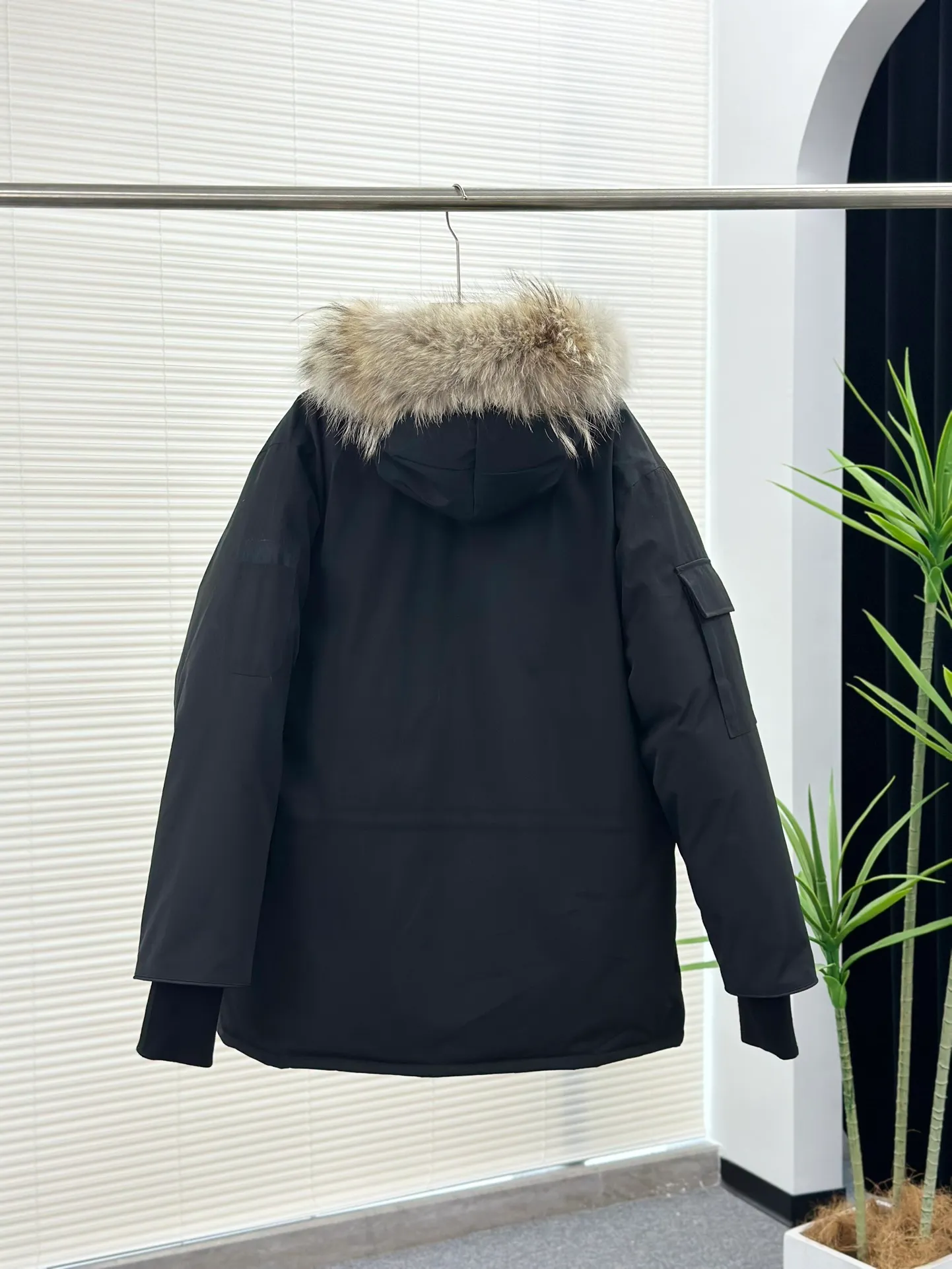 P680 𝗖𝗮𝗻𝗮𝗱𝗮 𝗚𝗼𝘀𝗲 / 🇨🇦 Canada Goose New Version 08 Down Jacket - Black